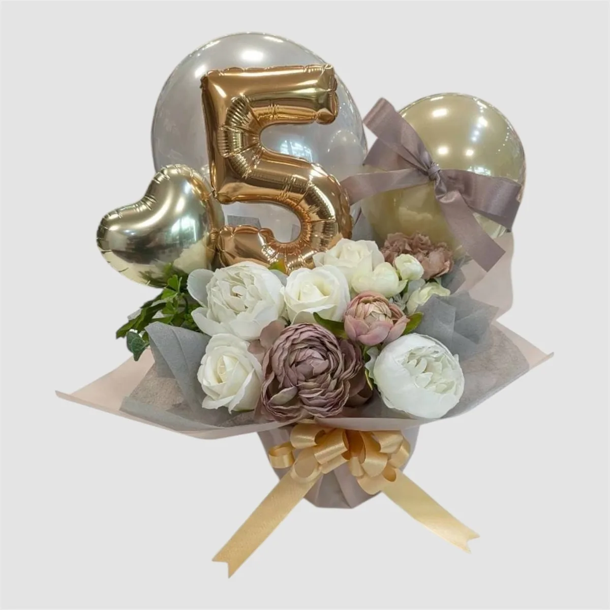 5周年のゴールドナンバーバルーンアレンジ
