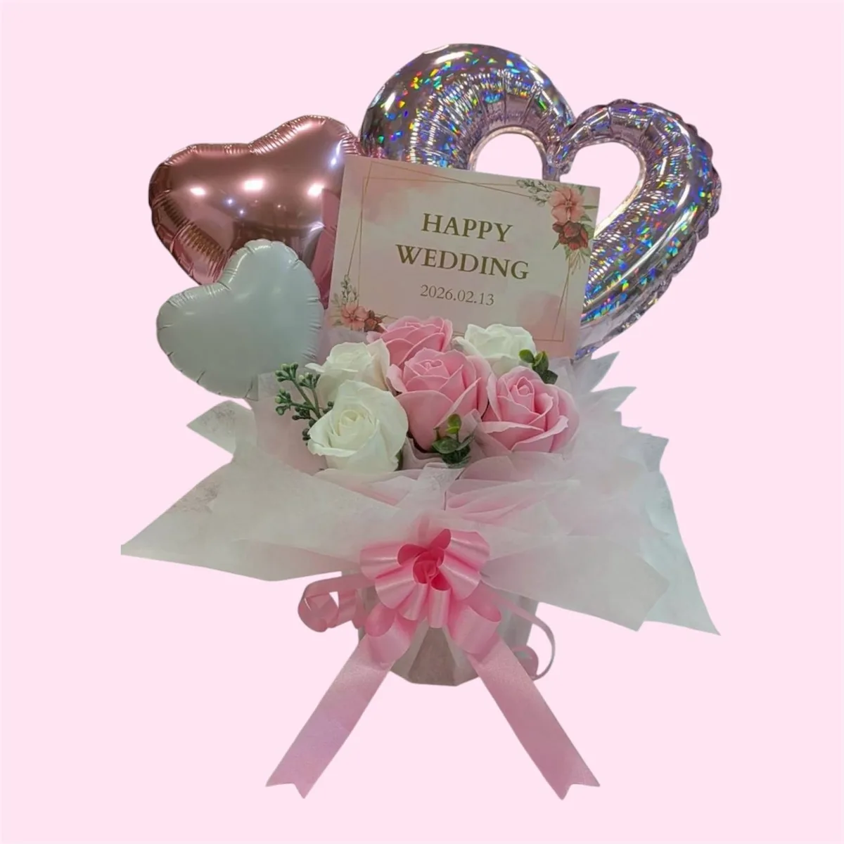 HAPPY WEDDINGのメッセージ入りアレンジ